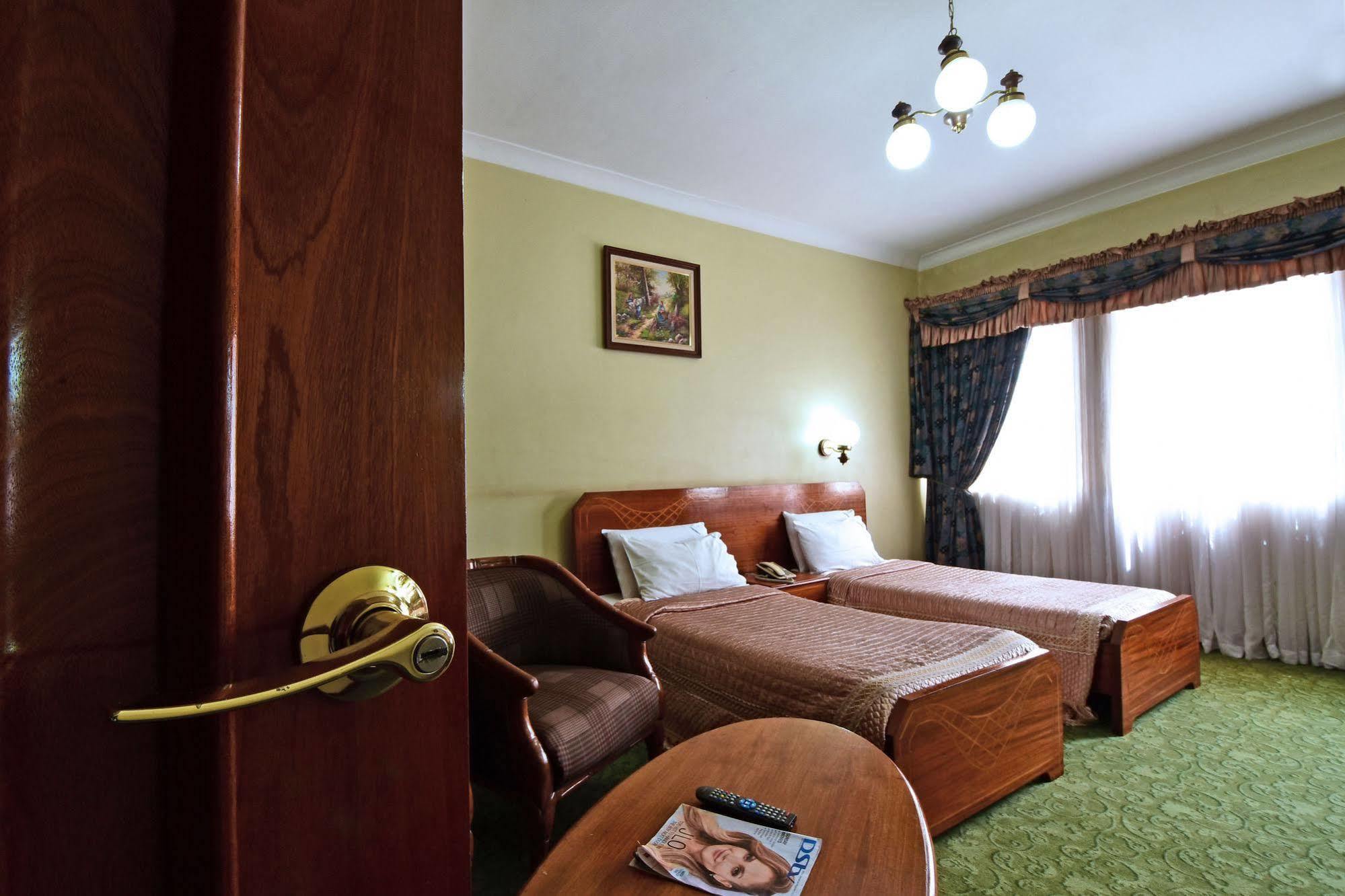 Grand Imperial Hotel Кампала Екстериор снимка
