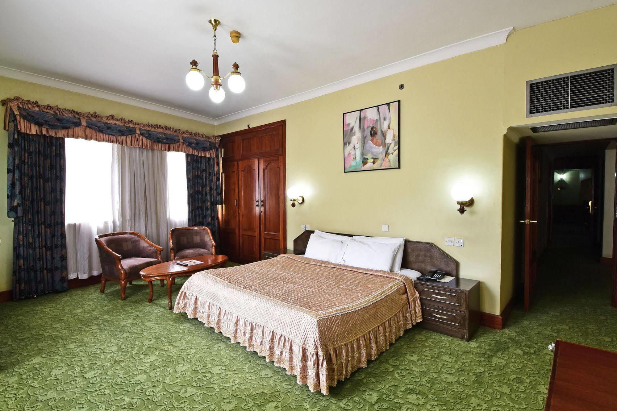 Grand Imperial Hotel Кампала Екстериор снимка