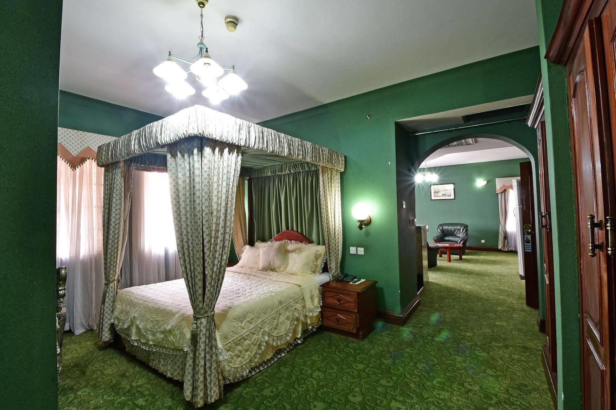Grand Imperial Hotel Кампала Екстериор снимка